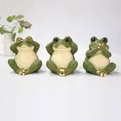 frog figurine