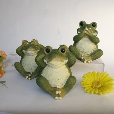 frogs figurines