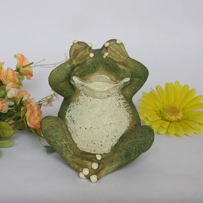 outdoor frog figurines
